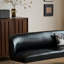Petit canapé noir pour salon compact