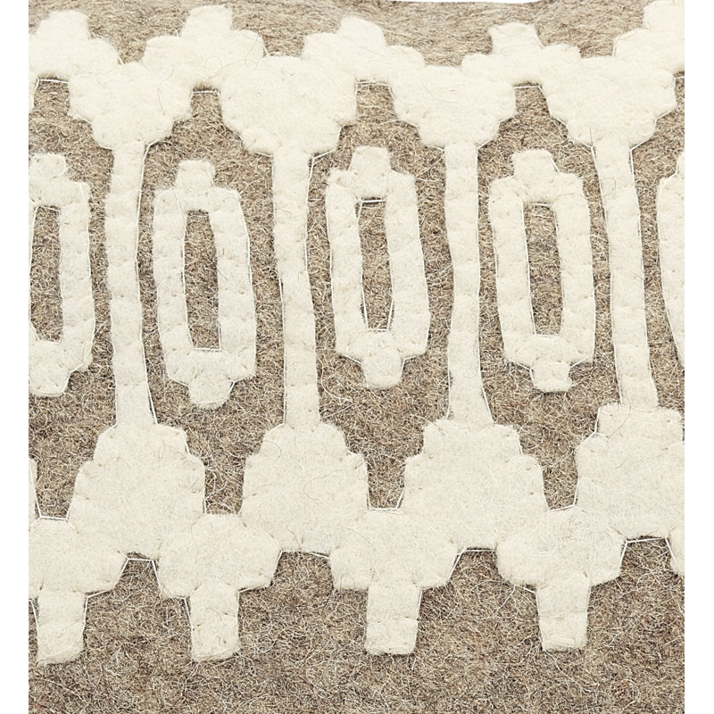 Coussin en laine feutrée à la main - Design scandinave sur fond gris - 20 po, Oreiller (inclus)