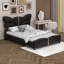 Structure de lit double avec tête et pied de lit papillon, lit plateforme tapissier en similicuir avec décor en métal doré-87395591