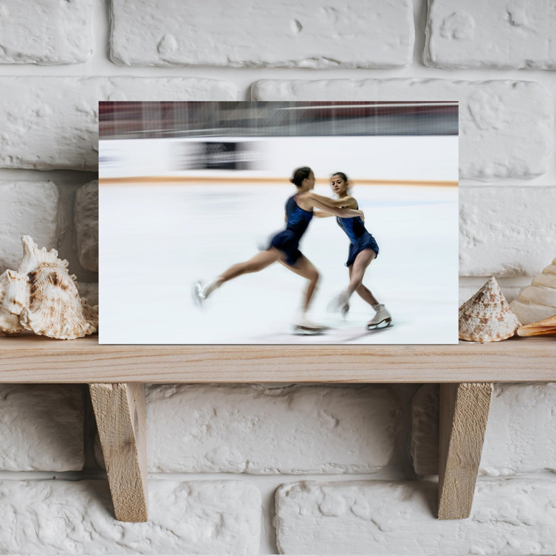 Dynamic Ice Skaters Elegant Contemporary Winter Wall Art Print 1 Piece Wrapped Canvas Wall Art, 30.48cm H x 45.72cm W