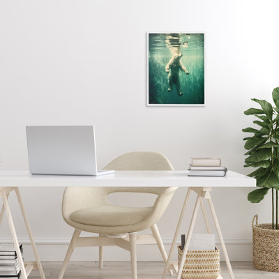 Giclée encadrée d'ours flottant, design par Decent Exposures