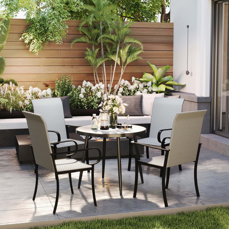 Chaises de salle à manger d'extérieur en osier PE 4 pièces, conception de fauteuil à haut dossier, structure en acier et assise profonde, version grise résistante aux intempéries