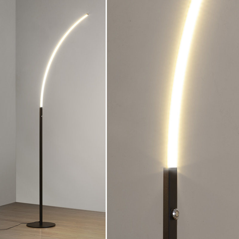 Lampe sur pied arquée à DEL 66 po Roxie, Noir mat