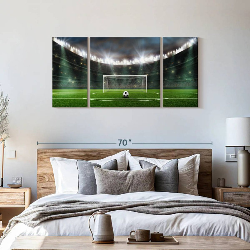 «Soccer Ball In The Stadium», reproduction d'art sur toile, H 28 po x l 58 po x P 1,25 po