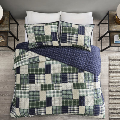 Ensemble de courtepointe 3 pièces très grand / très grand - bleu marine, réversible avec imprimé patchwork, revers en tissu écossais, rembourrage en coton, taies décoratives avec fermeture à glissière / bleu marine, devant à chevrons, dos, taies décoratives à fermeture à glissière, lavable à la machine