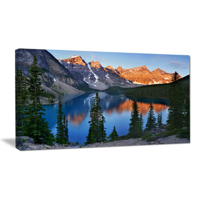 " Beautiful Moraine Lake Canada "