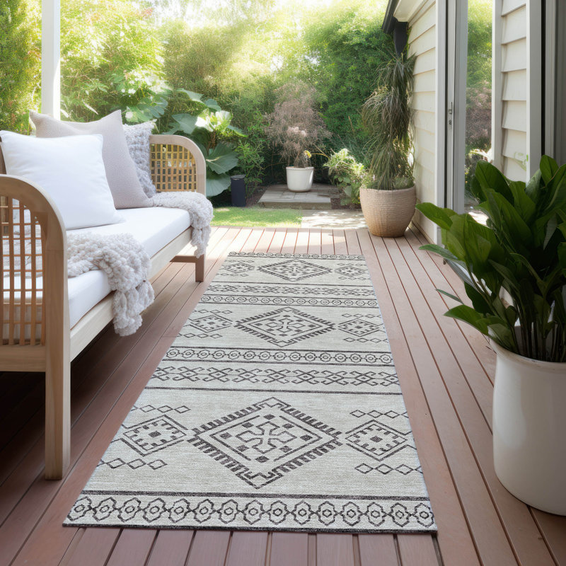Celeski Washable Southwestern Indoor / Outdoor Rug, Runner 2'3" x 7'6"