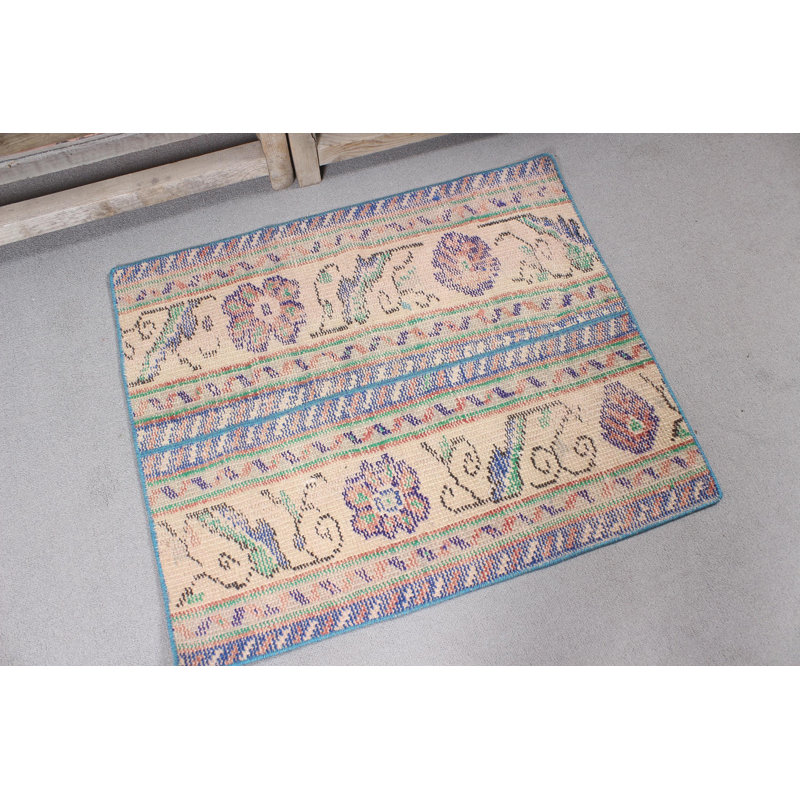 Tapis turc fabriqué à la main avec un design rétro de taille parfaite pour n'importe quelle pièce