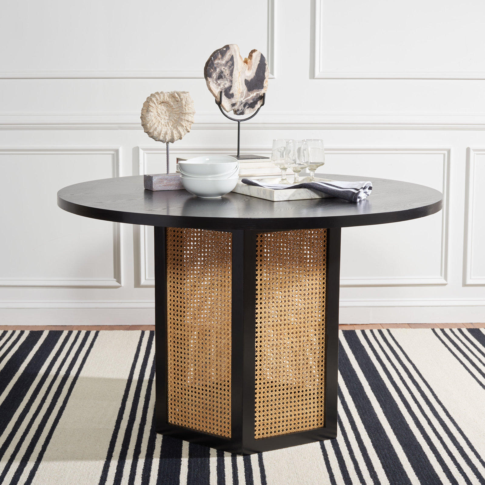 Pacetti 47.3'' Round Dining Table, Black
