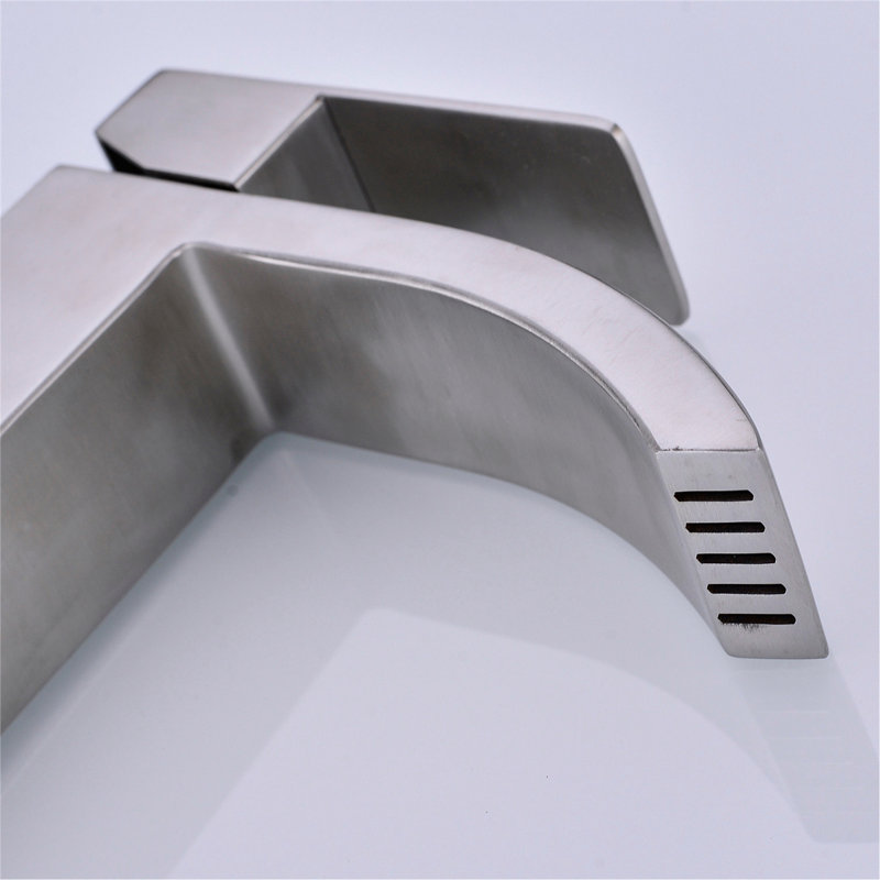 Robinet de lavabo de salle de bain à poignée simple avec bonde escamotable Waterfall, Silver