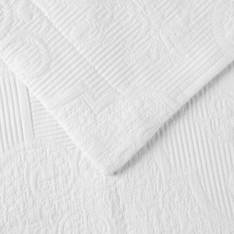 Superior White Cotton Full Bedspread Set with Medallion Design