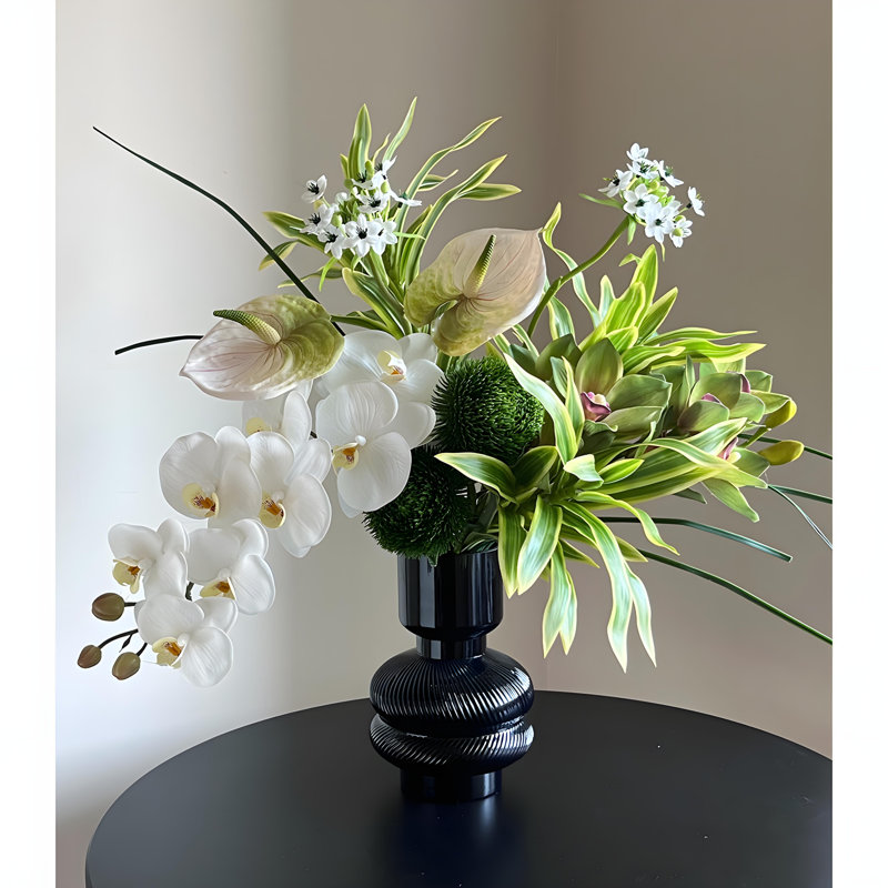 Ornements de fleurs simulées