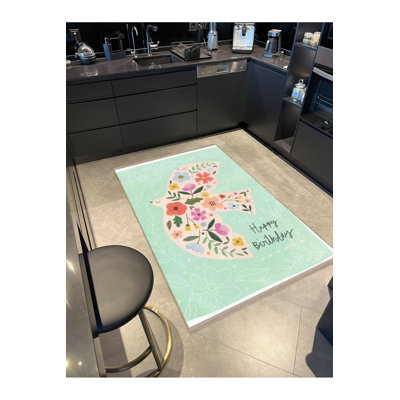 Tapis multicolore à motif de joyeux anniversaire à motif d'oiseaux et de fleurs avec motif décoratif frangé et lavable à la machine