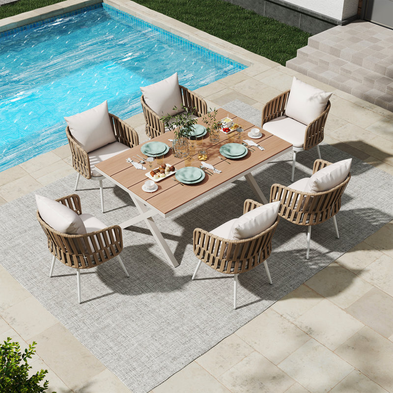 Outdoor 6-person Dining Set With Cushions