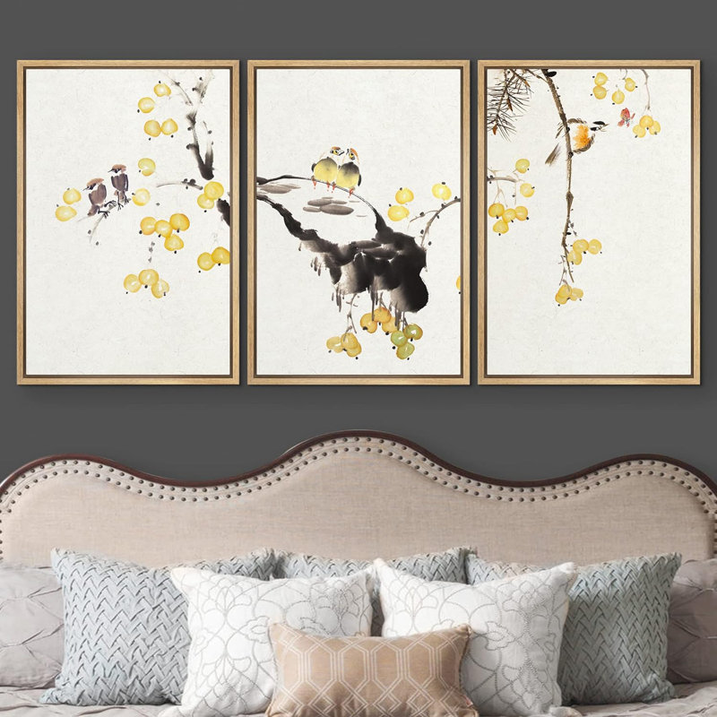 Peinture murale à l'encre de Chine style oiseaux sur une branche d'arbre avec petits fruits jaunes, décoration murale moderne