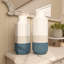 Ensemble de 2 vases de table en bois blanc / gris / bleu Judith