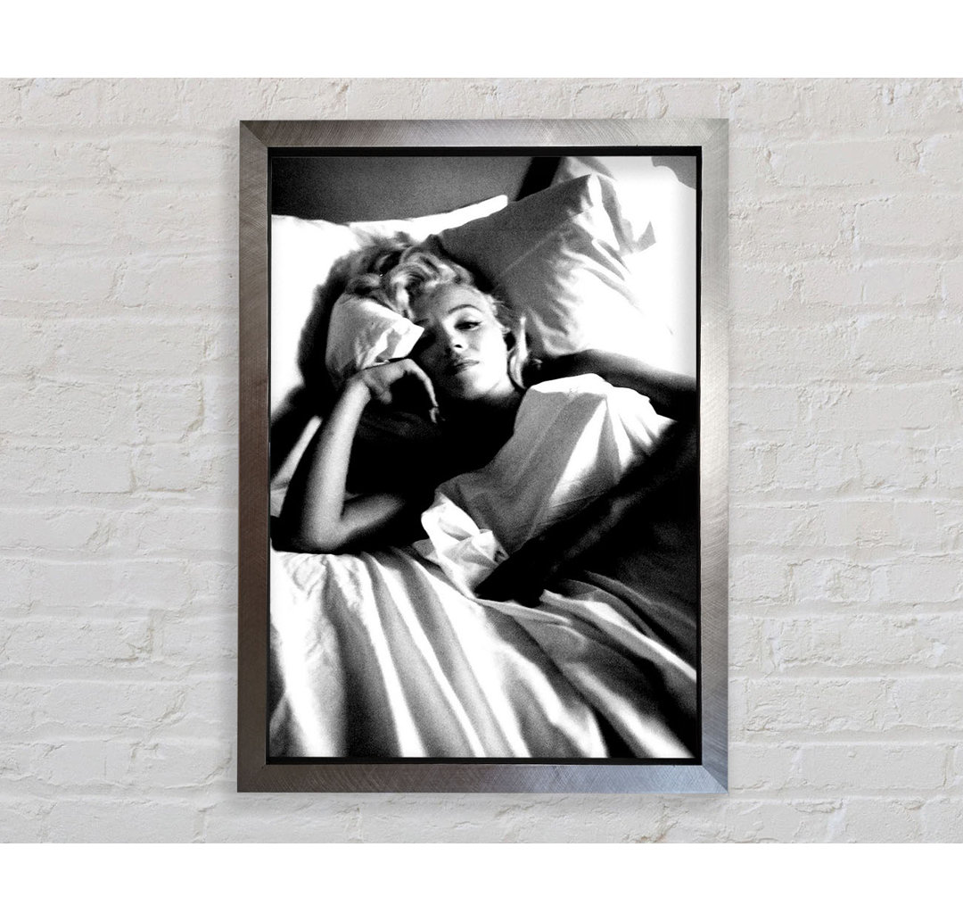 Marilyn Monroe im Bett - Einzelner Bilderrahmen Kunstdrucke