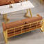 Bancs simples recouverts de café-restaurant