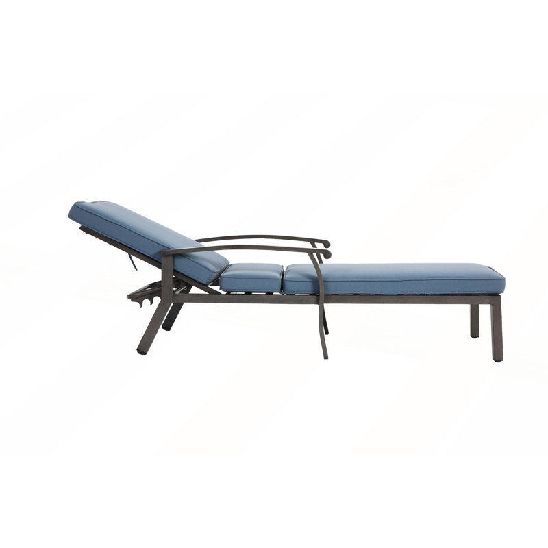 Chaise longue en fonte d'aluminium avec fabrication durable, dossier réglable et roulettes lisses pour un confort ultime