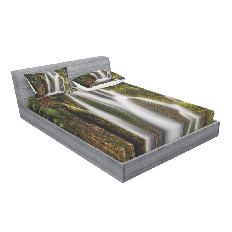 Ensemble de draps Epic Waterfall Down The Cliff Deep in Forest, Taies d'oreiller pour grand lit