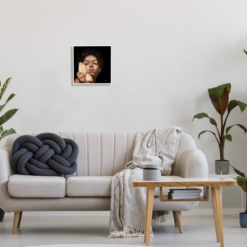 Art mural sur toile surdimensionné surdimensionné, femme et insecte, H 12 po x l 12 po, Giclée encadrée blanc bord de mer