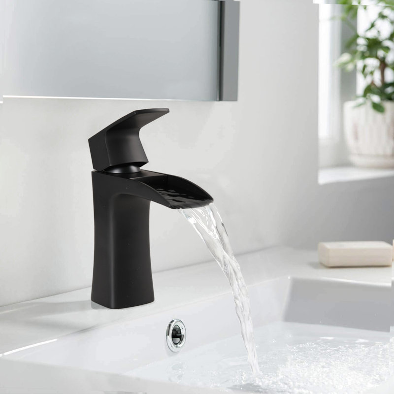 Single-handle Bathroom Faucet with Drain Assembly
