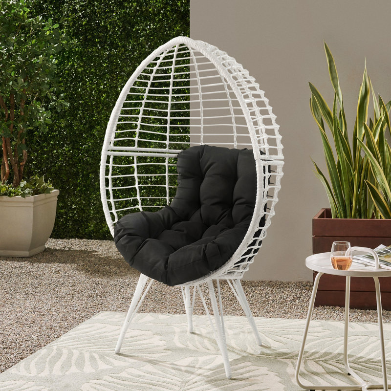 Chaise longue d'extérieur avec coussins Alathia, Polyester