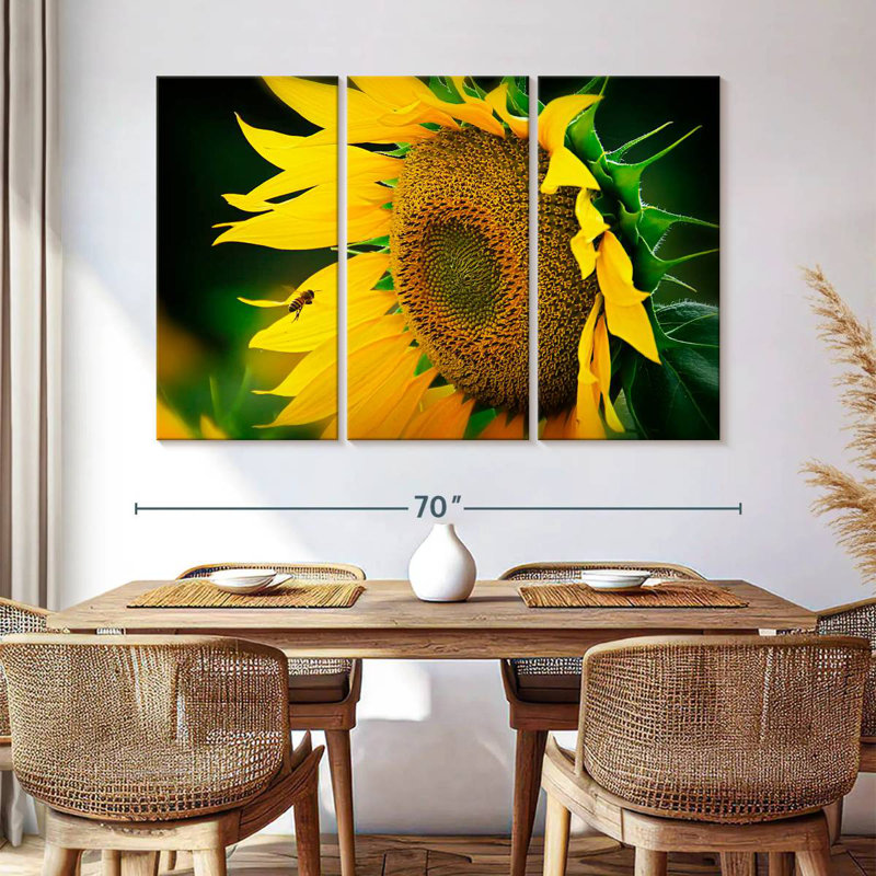 Abeille Harnek attirée par le tournesol, H 24 po x l 38 po