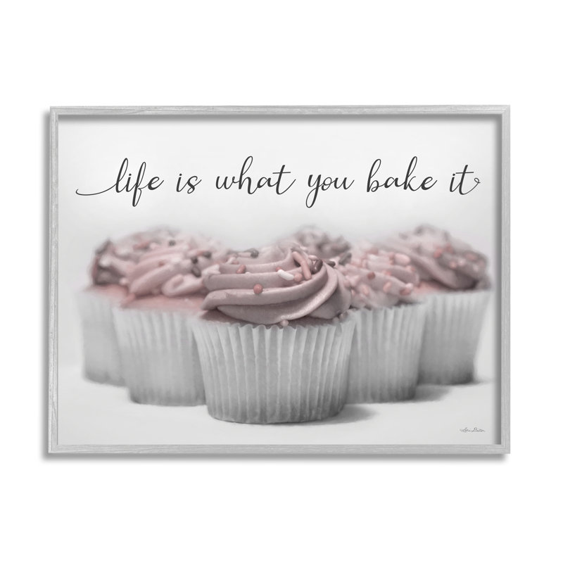 «Life Is What You Bake It Cupcakes» par Lori Deiter, impression sur bois avec cadre flottant, H 16 po x l 20 po x P 1,5 po