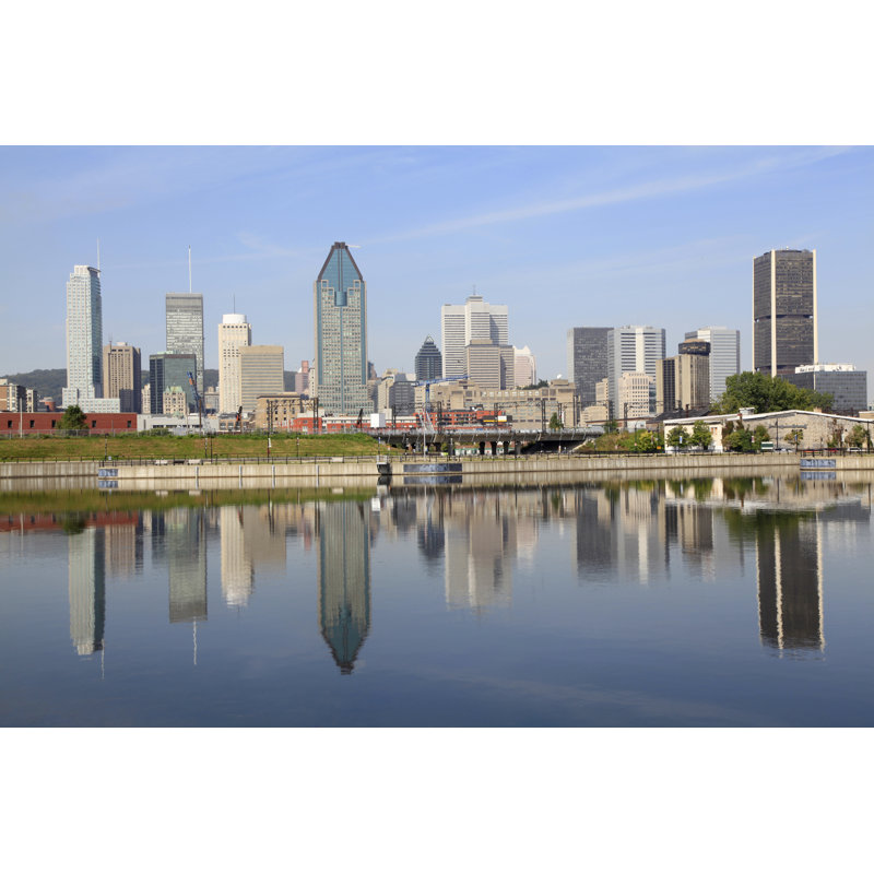«Montreal Skyline» - Photographie sur toile tendue, H 18 po x l 12 po