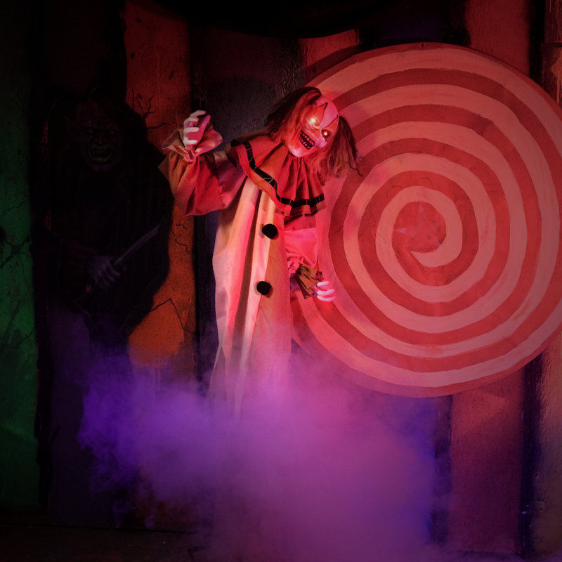 Clown animé d'Halloween de 1,83 m (6 pieds), suspendu ou debout, avec corps mobile, de la ferme Haunted Hill.