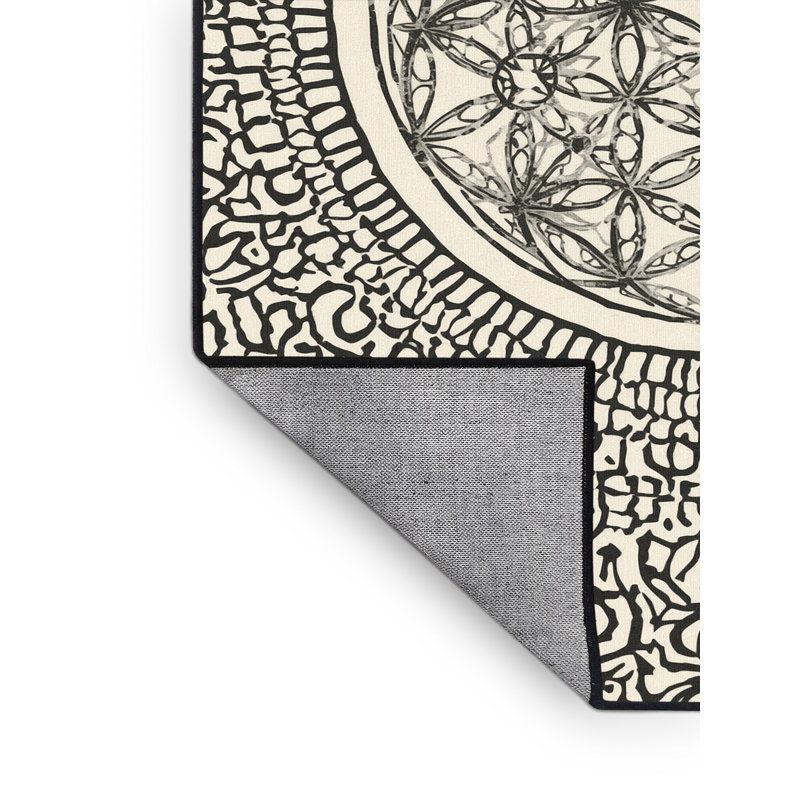 Tapis beige lavable à la machine à motif géométrique d'inspiration mondiale Abaokoro, 6 X 9