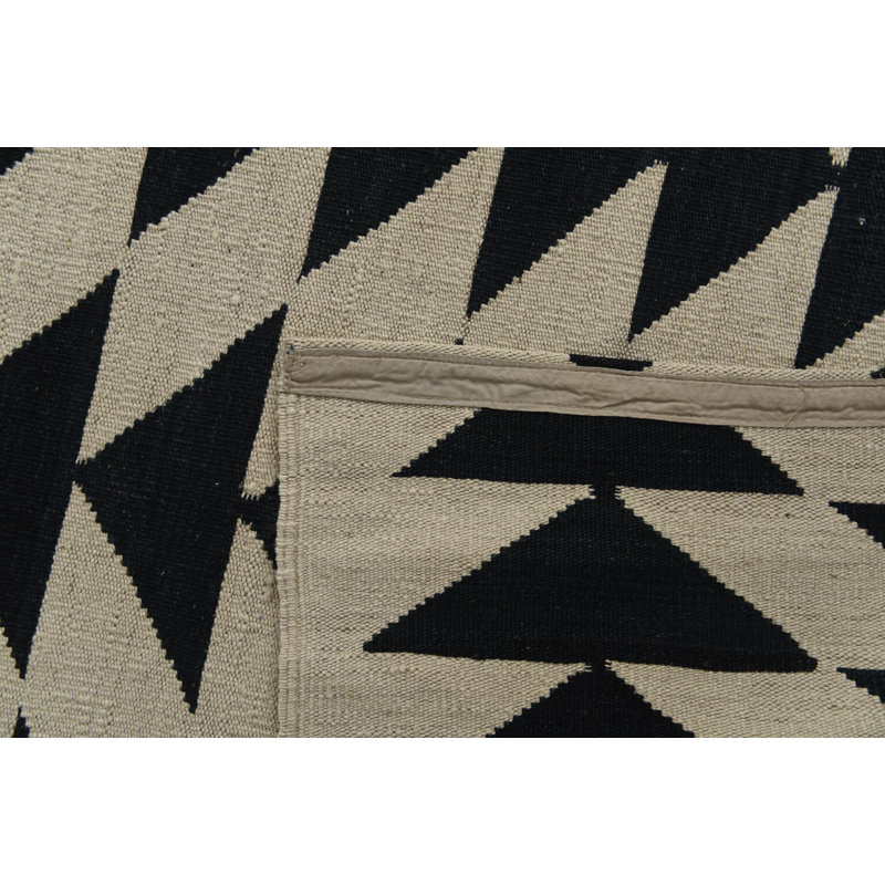 Tapis ivoire Pegues