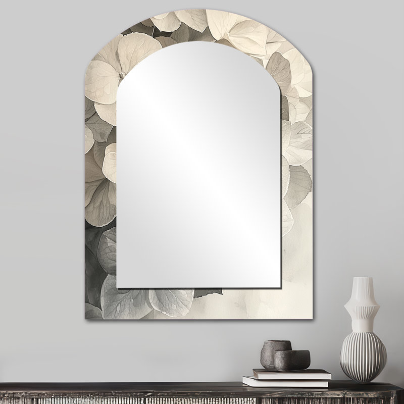 Rétro hortensia en monochrome I - grand miroir en arc d'hortensia, décor de miroir mural asymétrique traditionnel, art en métal imprimé