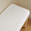 Banc en bois avec des pieds robustes et une conception douce-1288372899