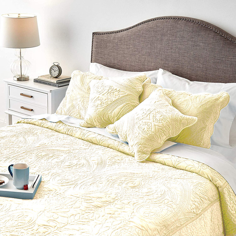 Coral Reef Farmhouse / Country Coverlet, Cream, Full