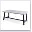 Table de salle à manger d'extérieur en bois d'acacia à finition sablée avec structure en métal rustique noir, durable et élégante pour une utilisation sur le patio