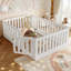 Cadre de lit double en bois pleine grandeur avec porte Montessori, pour filles et garçons, lit de style moderne à profil bas avec haute clôture, assemblage facile, aucun sommier requis, pour la chambre à coucher, blanc-129165023-129165022