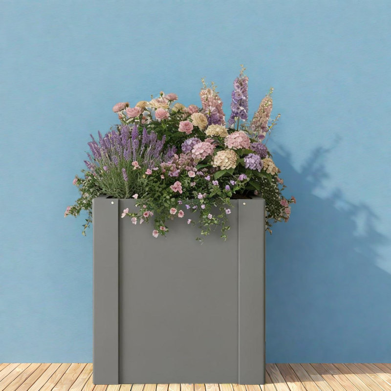 Jardinières en acier durable, conception spacieuse, utilisation extérieure contemporaine