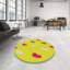 Tapis jaune tissé à la machine-150347702