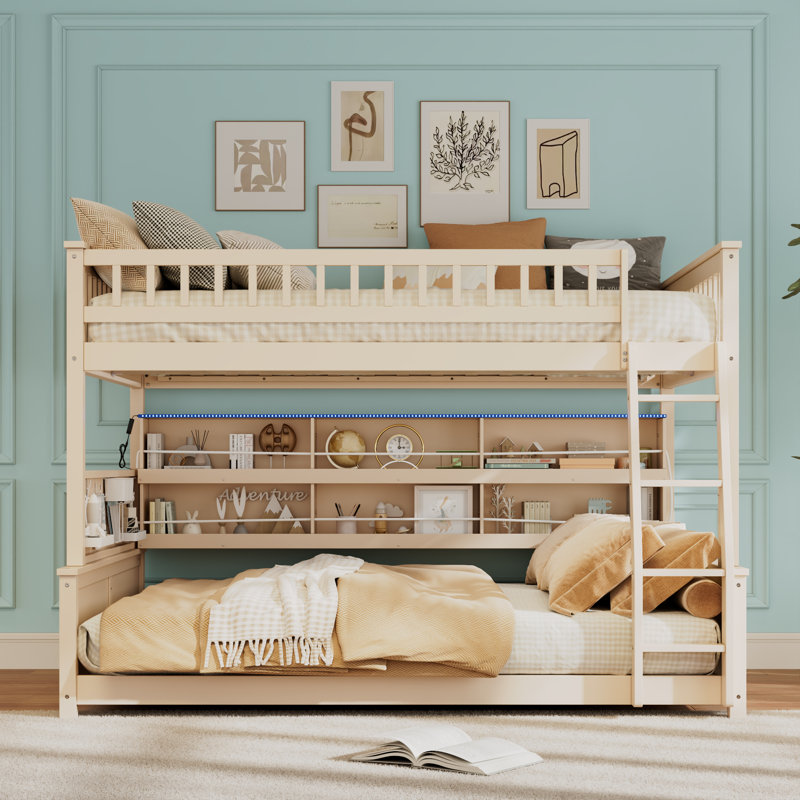 Lit superposé double au-dessus de grand lit double avec tablettes intégrées, lumières à changement de couleur et panneau perforé, beige