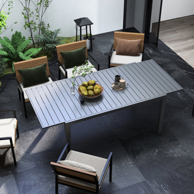 Table de patio extensible pour 6 à 8 personnes Outsunny, structure en aluminium et plateau à lattes, parfaite pour le jardin, la pelouse, le balcon, la terrasse