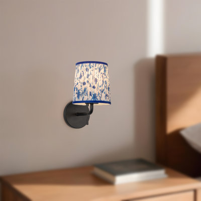 Éclairage pour meuble-lavabo mural noir mat 10 po avec abat-jour en lin plissé bleu Andrewson