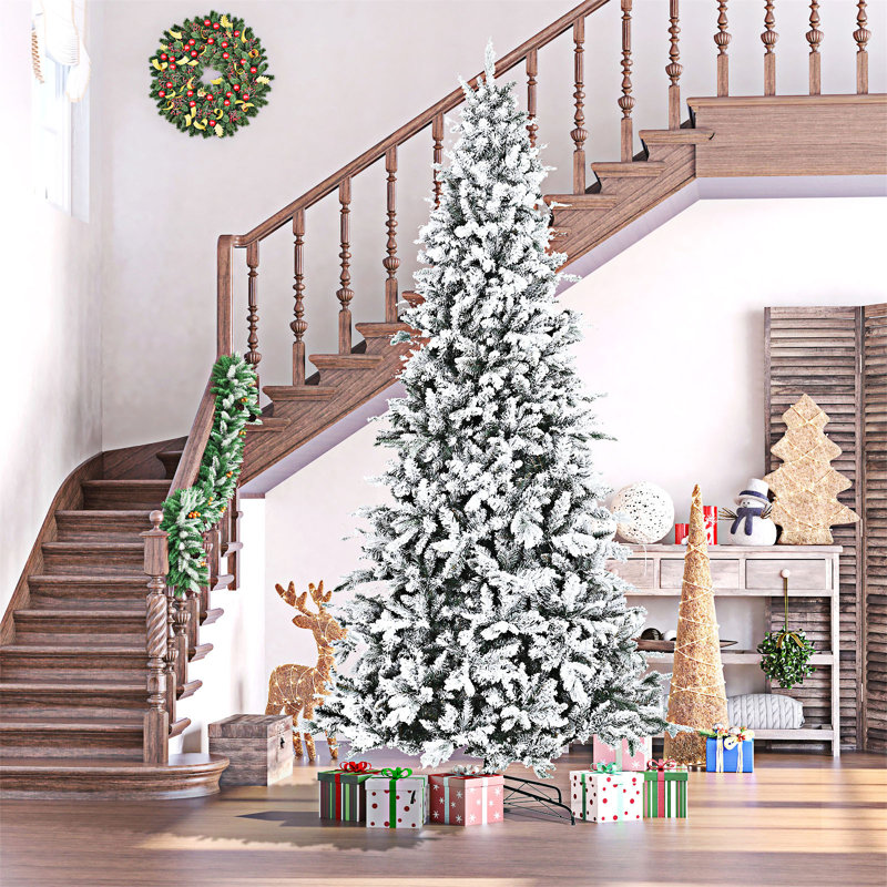 Arbre de Noël artificiel enneigé 9 pi avec 616 branches de cèdre réalistes