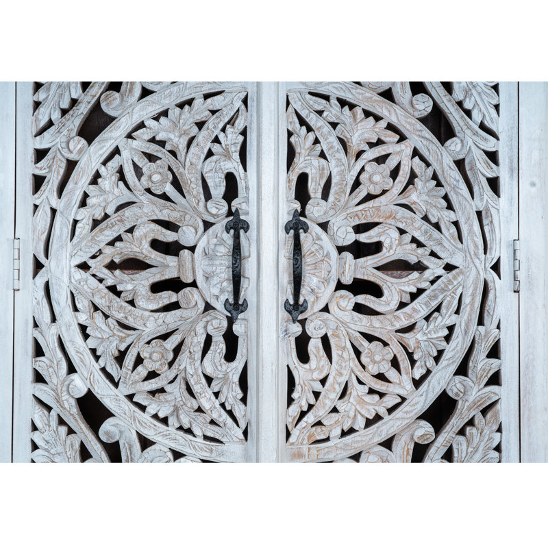Armoire Oidhche, Blanchies