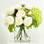 Centre de table floral, fausses pivoines et hortensias dans un vase