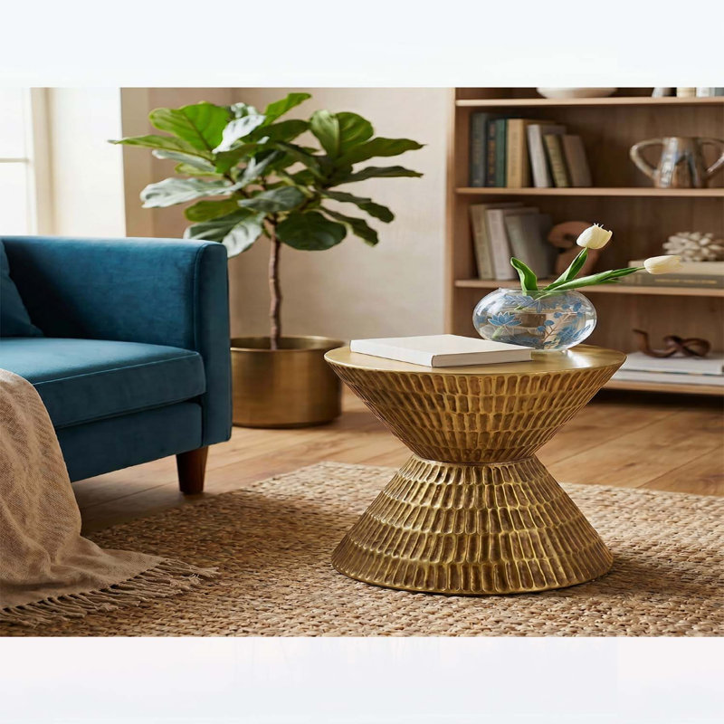 Table d'appoint en forme de sablier antique antique avec structure durable renforcée de fibres et texture martelée élégante