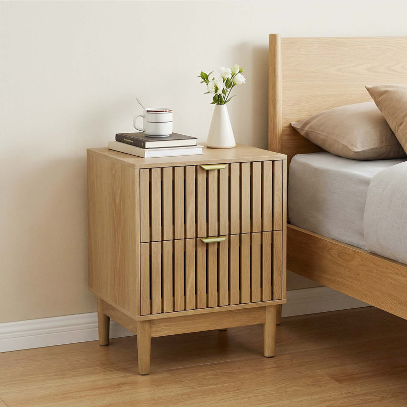Table de chevet Mid-Modern en chêne avec grille et deux tiroirs