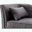 Chaise longue avec garniture cloutée, tissu semblable à du lin et coussin-1429823666