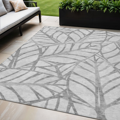 Tapis extérieur lavable floral gris et argent 5 pi x 8 pi